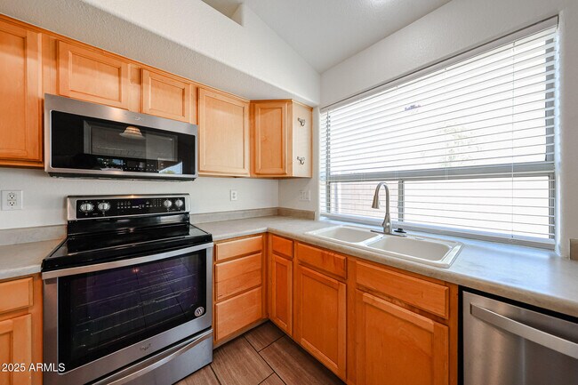 Foto del edificio - 5801 N 123rd Dr