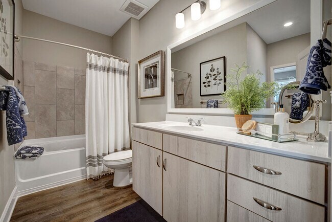 Baño - Apartments at Eleven240