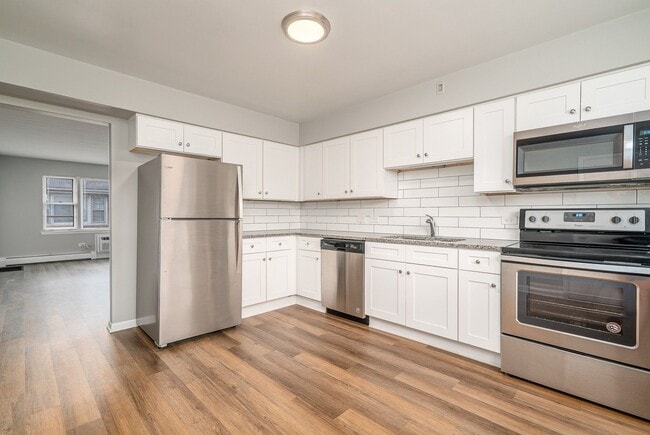 Interior Photo - 34-42 Waiola Apartments