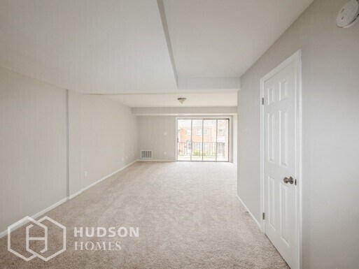 Building Photo - 7952 Lakecrest Dr