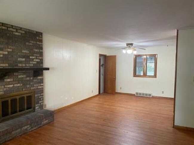 Building Photo - 1415 S Western Ave