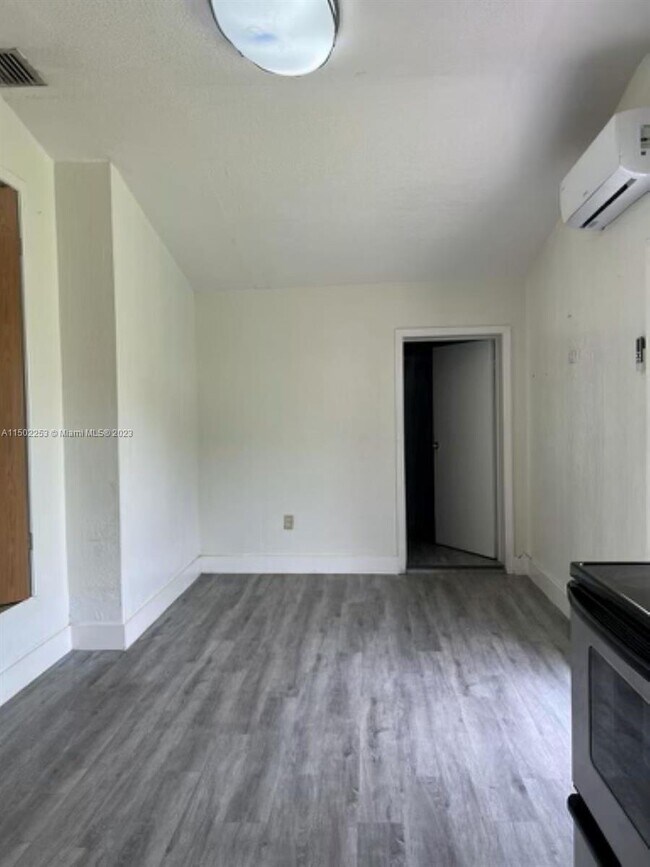 Foto del edificio - 910 NW 75th St