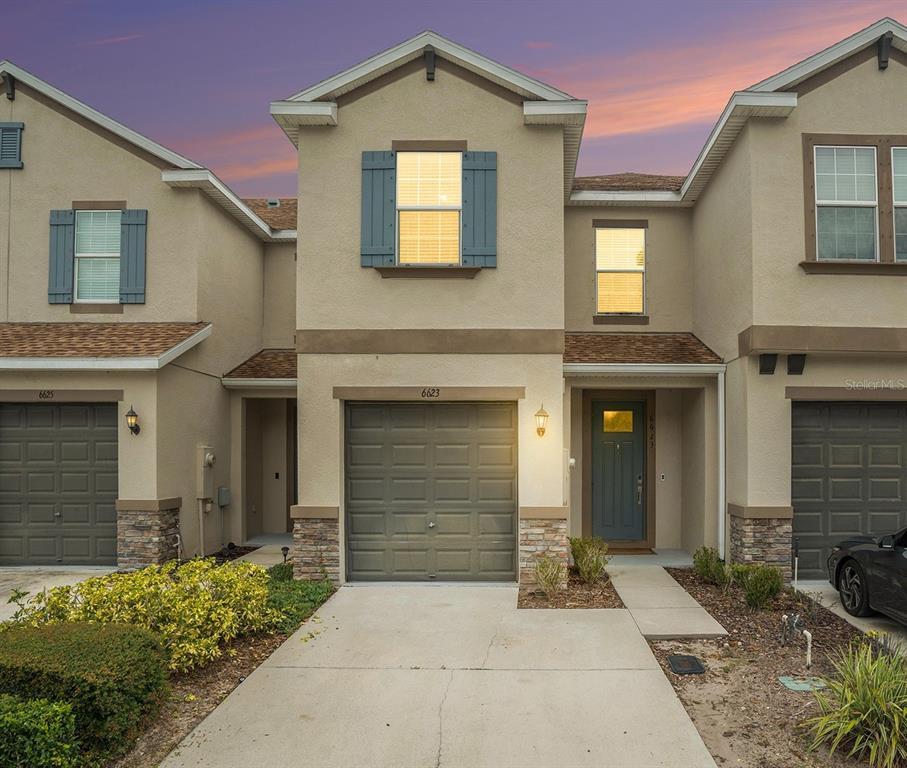 Foto principal - 6623 Rocky Park St