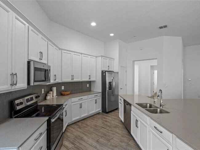 Foto del edificio - 2043 Rush Bay Wy