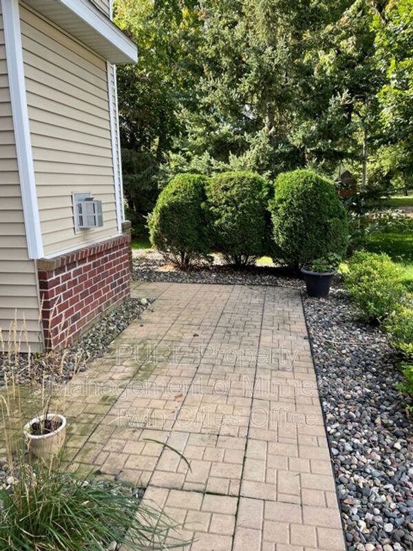 Building Photo - 10993 Oak Grv Cir