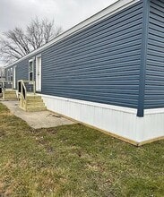 Building Photo - 551 S Leonard Ave