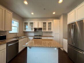 Building Photo - 10529 Zenor Ln