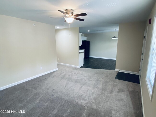 Building Photo - 1150 Cross Creek Cir