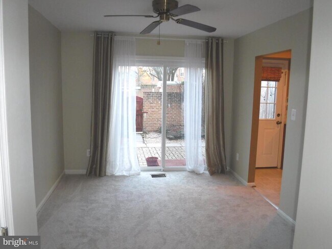 Foto del edificio - 8519 Forrester Blvd