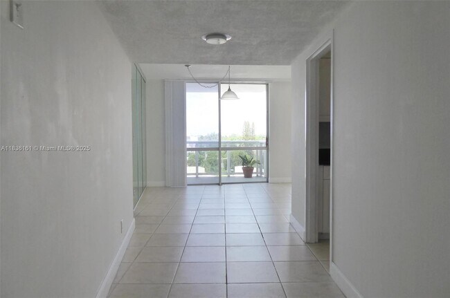 Foto del edificio - 900 Bay Dr