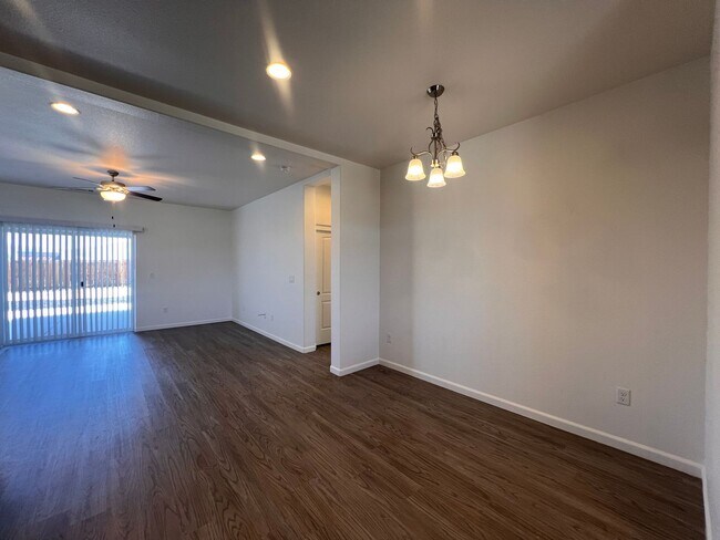 Building Photo - Silverland Estates 3 Bedroom 2 Bathroom Ho...