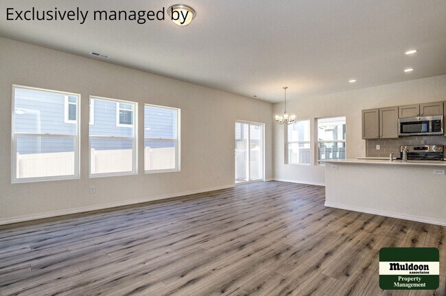Foto del edificio - Beautiful Like New Home