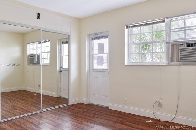 Foto del edificio - 5420 NE 22nd Terrace