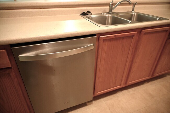Foto del edificio - Spacious 3-Bedroom Ground-Floor Condo for rent in the Heart of Ankeny