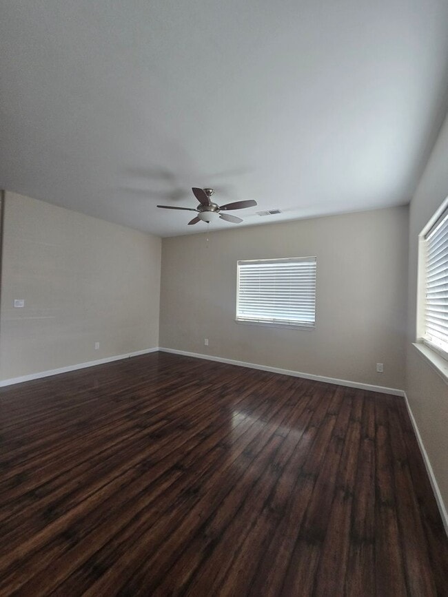 Foto del edificio - Amazing 4 bed/3 bath home