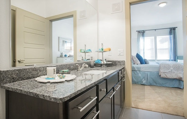 Building Photo - 120 Yale St