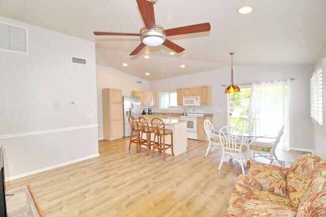 Building Photo - Spacious, Unfurnished, Standalone Private ...