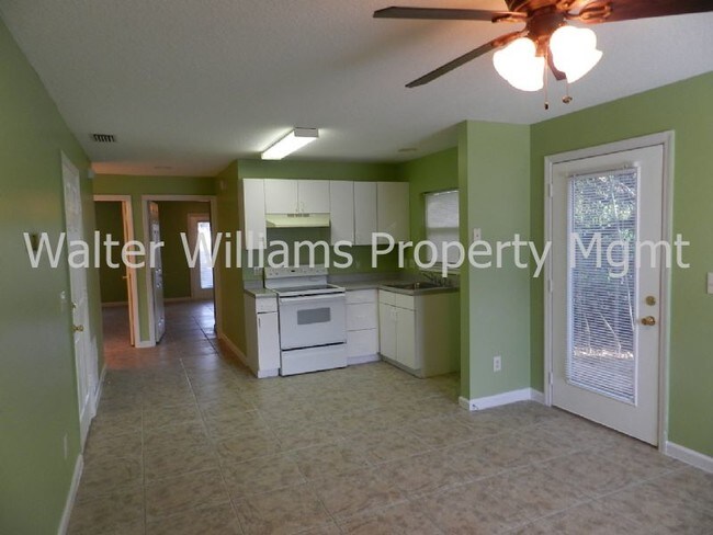 Building Photo - 204 A St