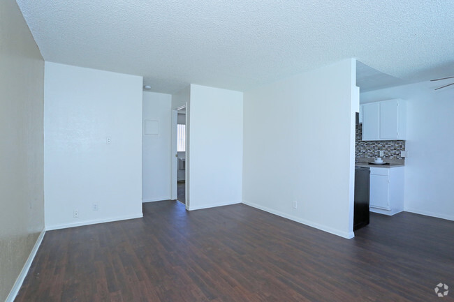 1BR, 1BA - 511 SF Living Room - La Paloma