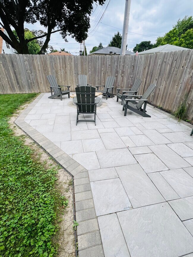 Firepit - 646 E Price Ave