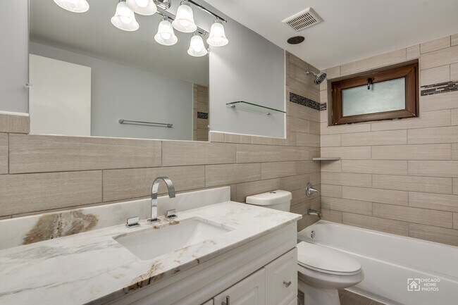 Foto del edificio - 2645 W Carmen Ave