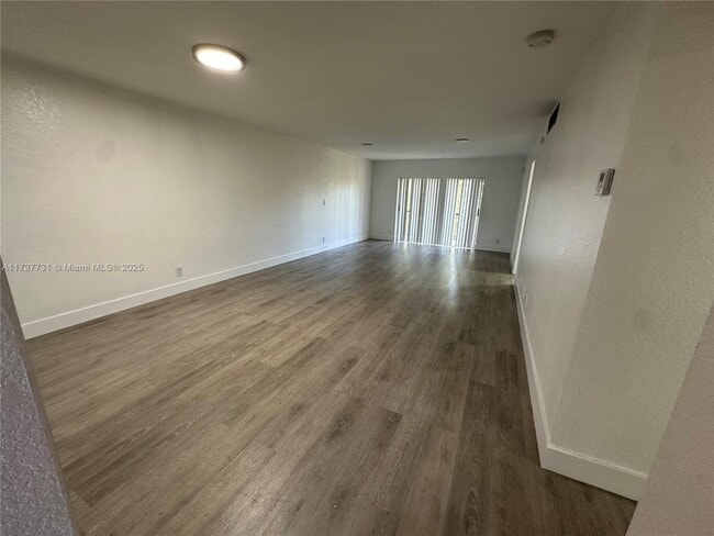 Building Photo - 6201 N Falls Cir Dr