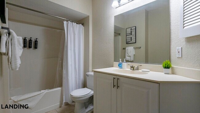 Foto del edificio - 3695 Island Club Dr