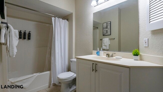 Building Photo - 3695 Island Club Dr