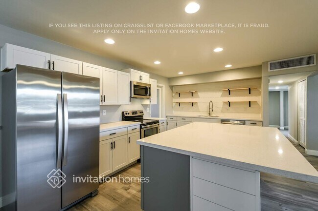 Building Photo - 3136 W Cactus Rd