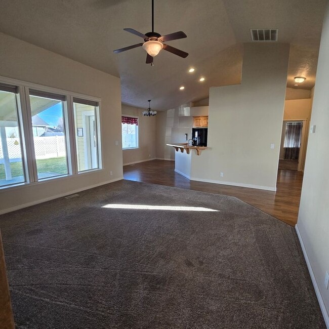 Foto del edificio - 2595 Driftwood Pl