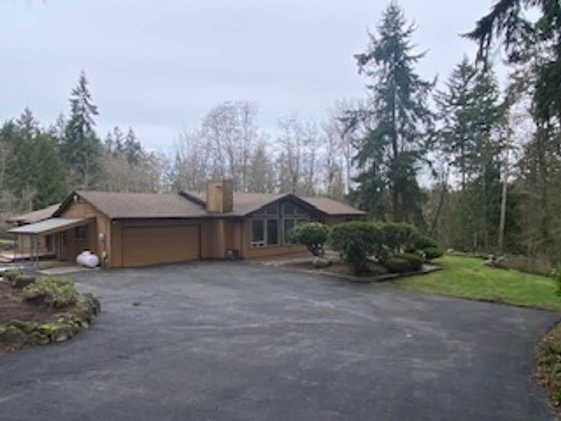 Primary Photo - Spacious 3 BD 2.25 BA Home on Acreage