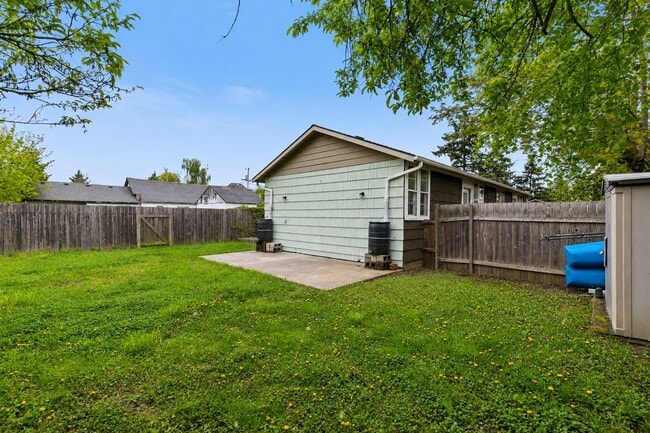Building Photo - 7959 SE 64th Ave