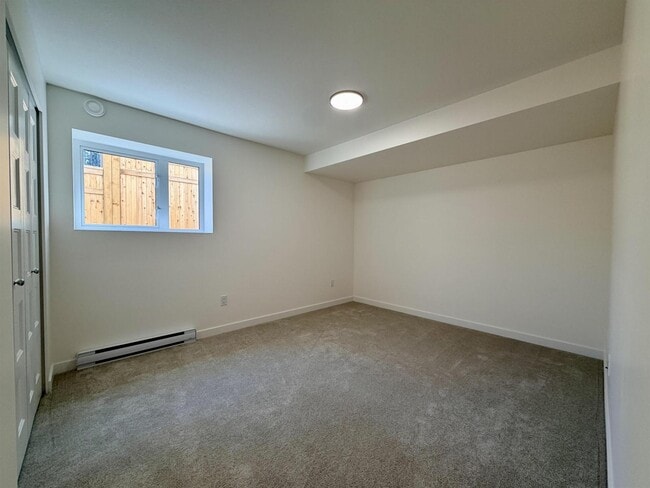 Building Photo - 178 178 St