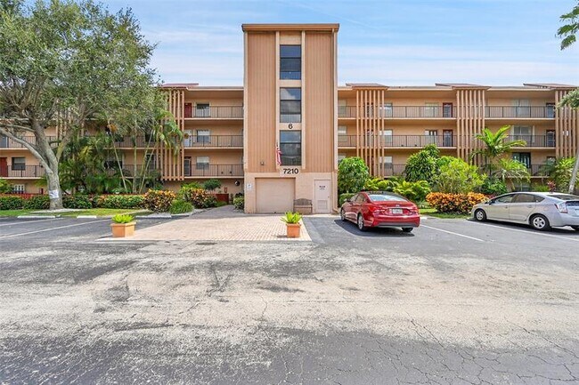 Foto del edificio - 7210 Lake Cir Dr