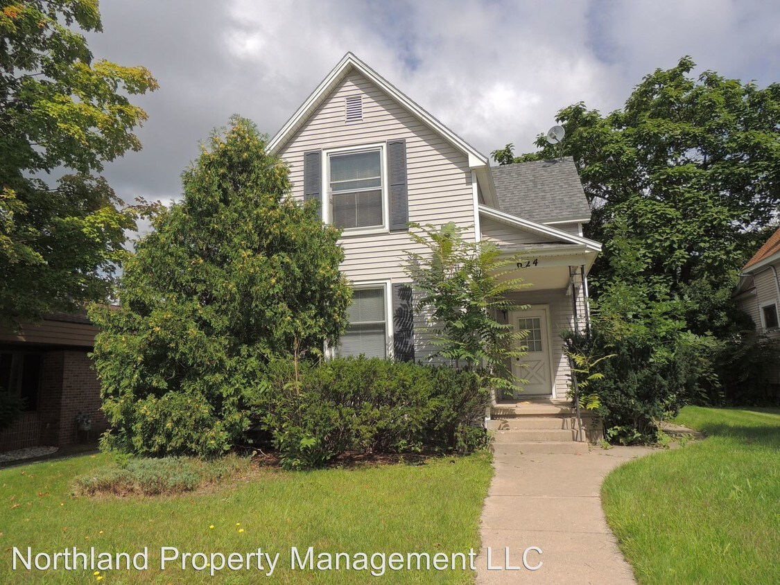 624 1/2 3rd St, Traverse City, MI 49684 Condo for Rent in Traverse