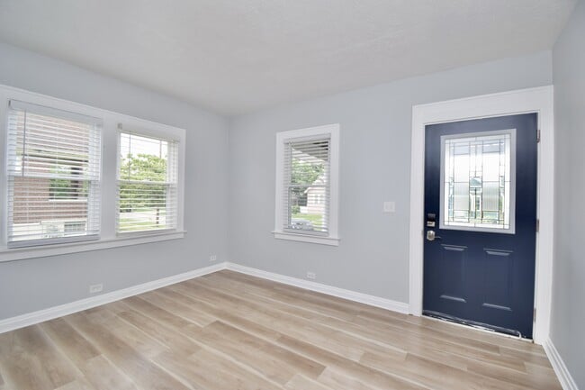 Building Photo - 1701 Sundale Ave