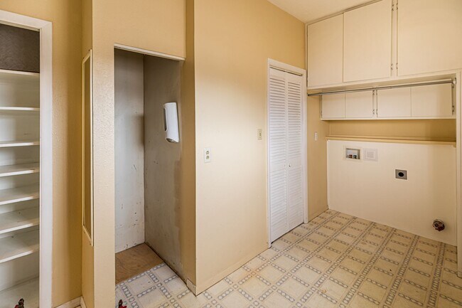 Foto del edificio - 90 W 100 N