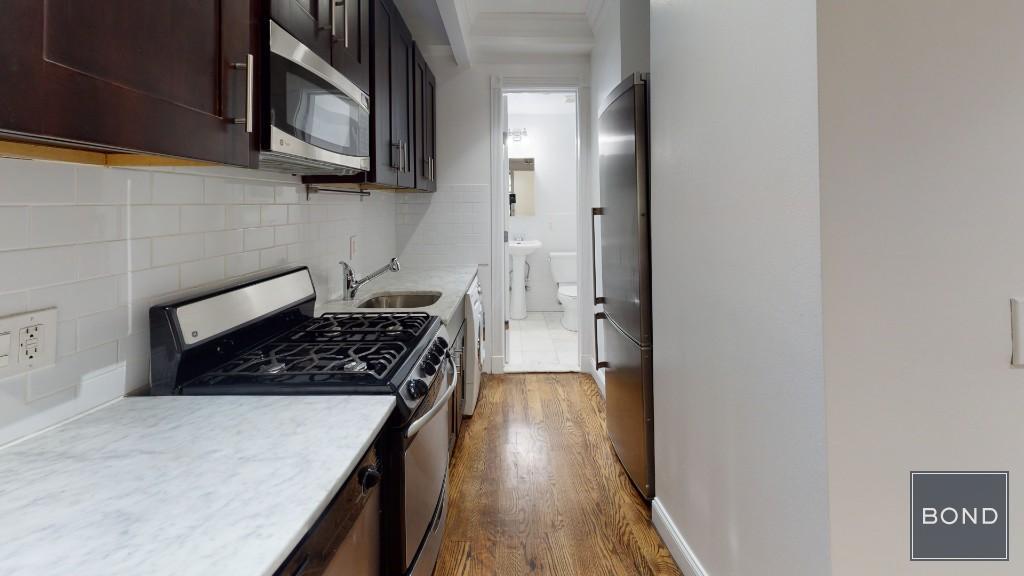 Building Photo - 309 Mott St