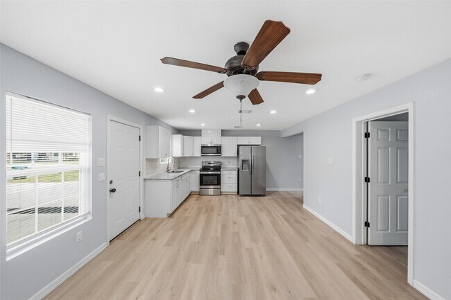 Foto del edificio - 8595 Parkway Dr