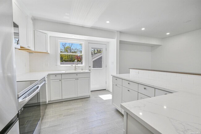 Building Photo - 10 Brompton Pl