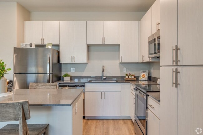 Building Photo - Town Surprise