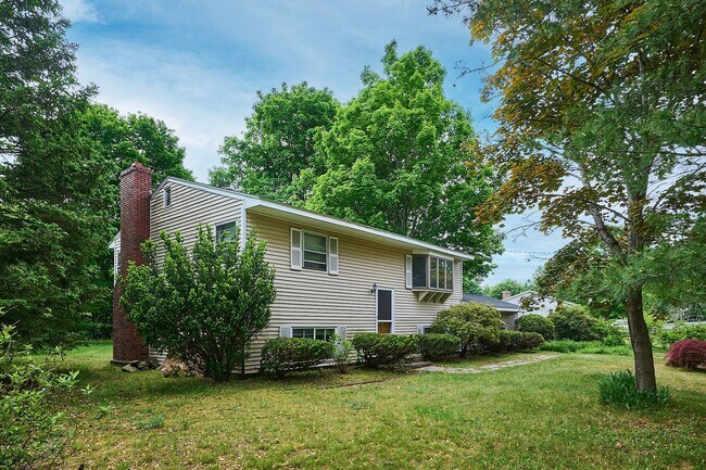 Foto del edificio - 167 Rocky Hill Rd