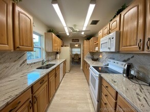 Building Photo - 1403 W Libby Dr