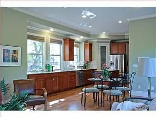 Foto del edificio - "Elegant 5-Bedroom Oasis with 4 Luxurious ...