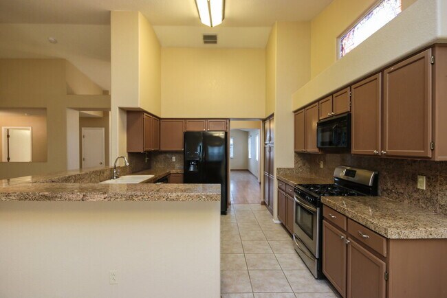 Building Photo - 8915 N Veridian Dr