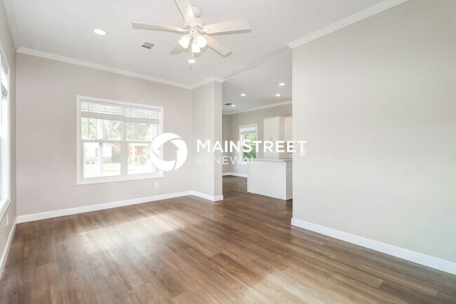 Building Photo - 3 Bedroom Pet-Friendly Home in St. Petersb...