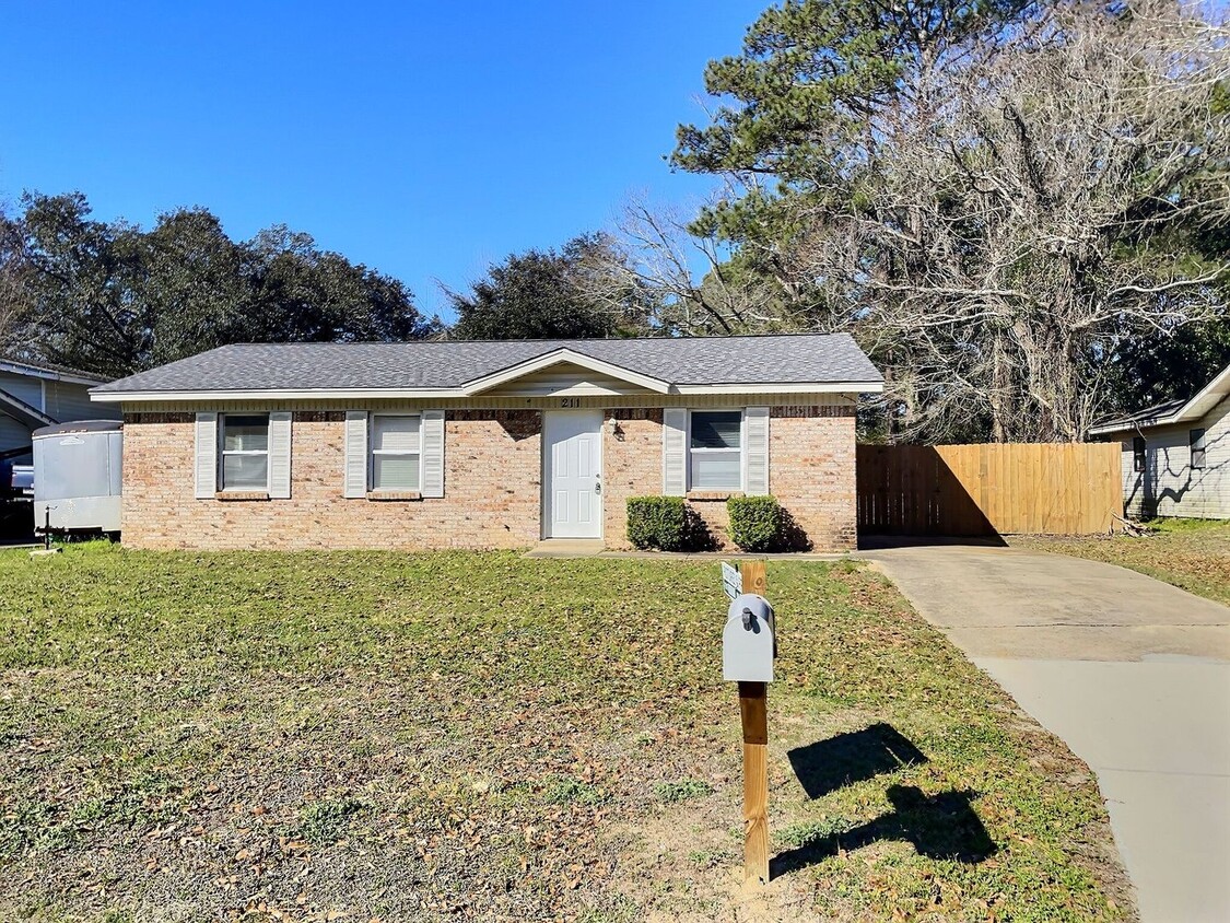 Primary Photo - 3-Bedroom Home in Ocean Springs – Prime Lo...