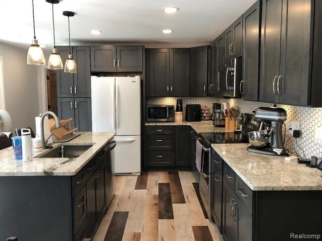 Foto del edificio - 8135 Kenwick St