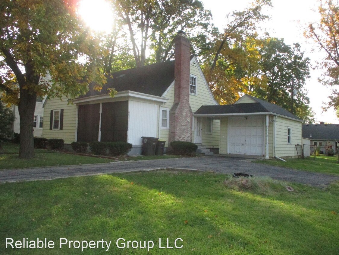 2 br, 1 bath House 120 E Paulding Rd House Rental in Fort Wayne, IN