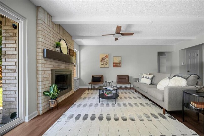 Foto del edificio - 2501 Redleaf Ln
